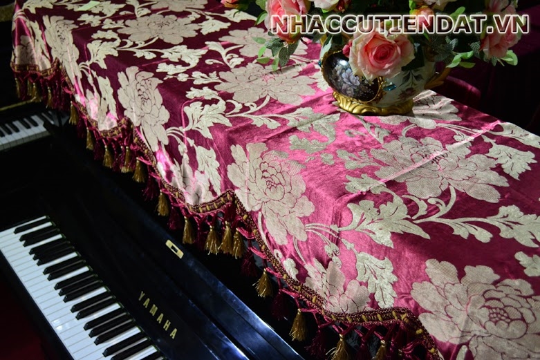 Khăn phủ đàn Piano đỏ thêu hoa hồng - U104