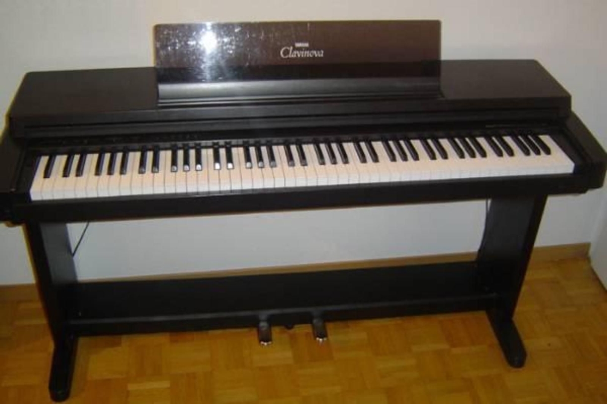 Đàn Piano điện cũ Yamaha CLP 122
