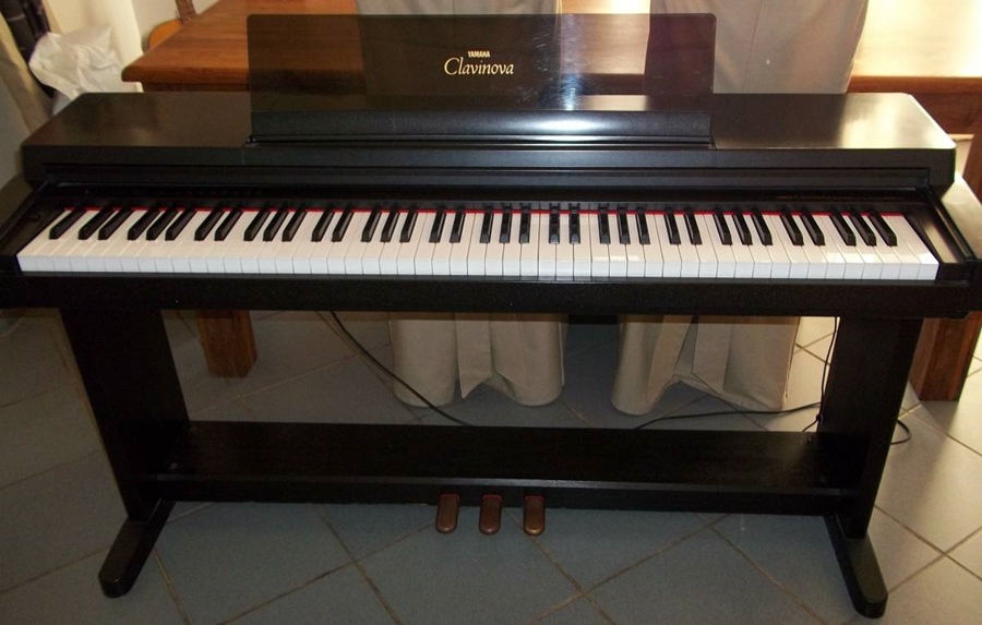 Đàn Piano điện cũ Yamaha CLP 560