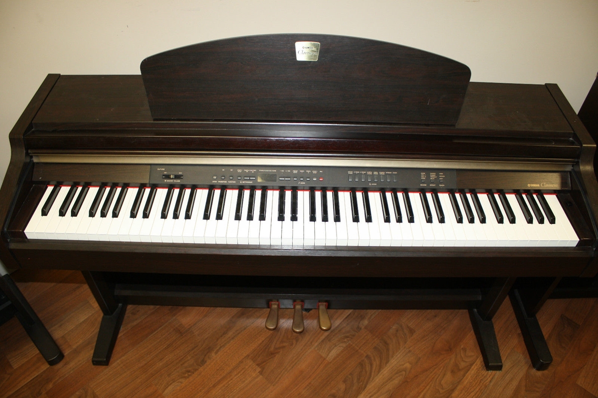 Đàn Piano điện cũ Yamaha CLP 930