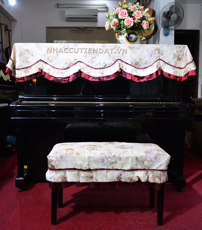 Khăn phủ đàn Piano trắng viền đỏ thêu hoa - KD02